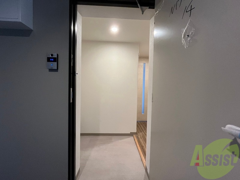 玄関　玄関です。ご覧の通り広々としていますね。