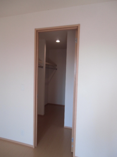 収納　ウォークスルークローゼット