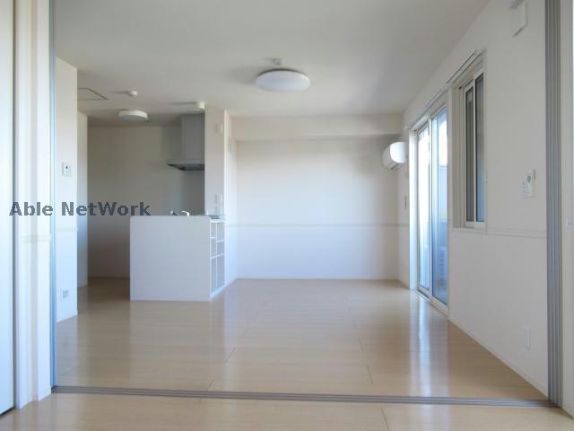 居室・リビング　※同物件別部屋