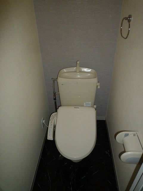 トイレ　ウォシュレット付き