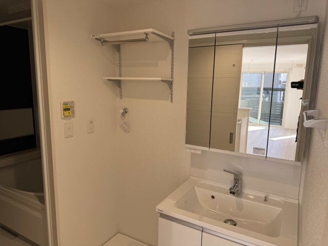 洗面設備　脱衣スペースもあります