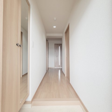 玄関　※写真は別号室のものです。現状優先でお願い致します。