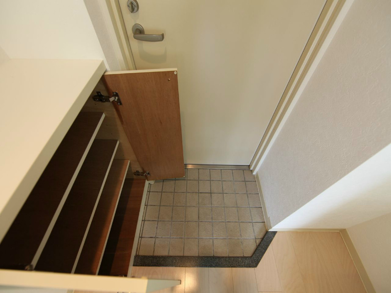 玄関　玄関　シューズボックス付