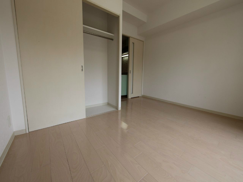 居室・リビング　洋室7.6帖　家電（冷蔵庫レンジ洗濯機等）ご用意できます