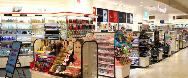 ドラックストア　amanoパルコ店（ドラッグストア）まで594m