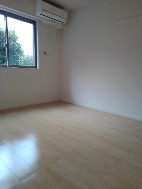 その他部屋・スペース　風通しも良い寝室です☆