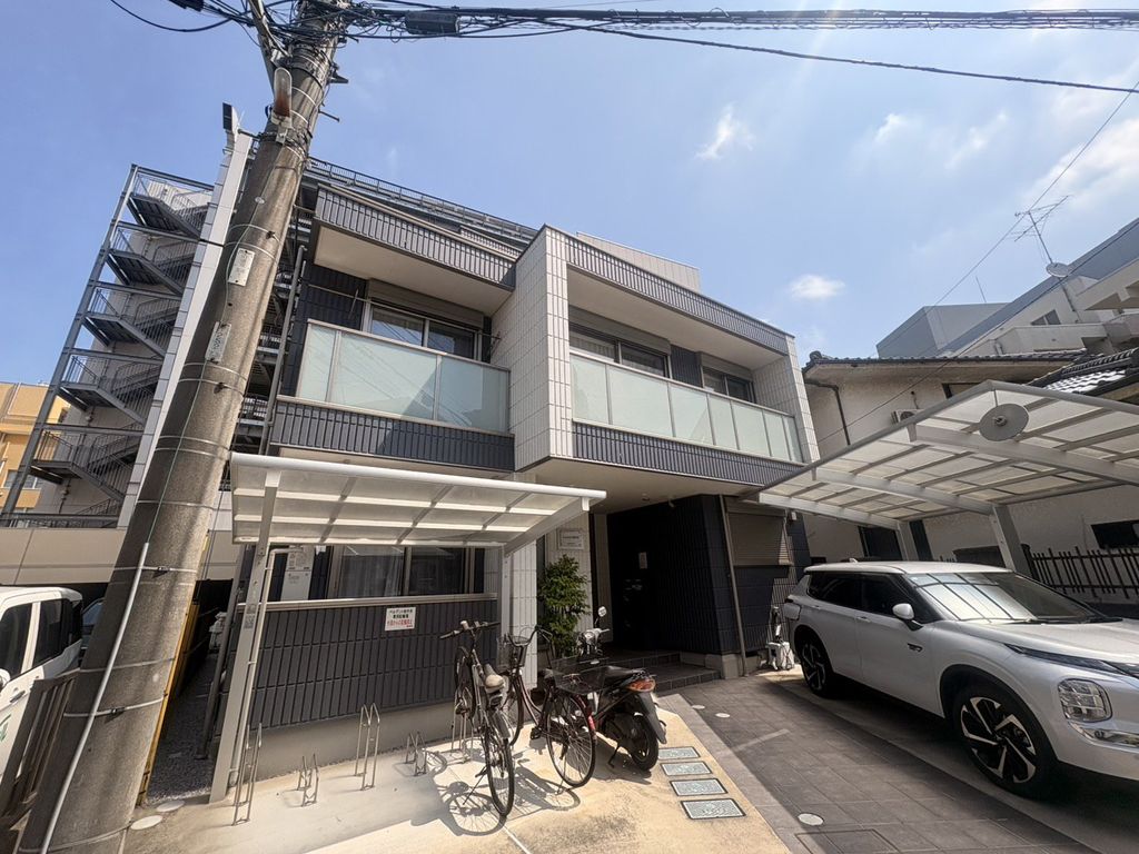 建物外観　駐車場