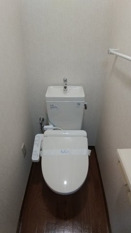 トイレ　ウォシュレット付きのトイレです♪