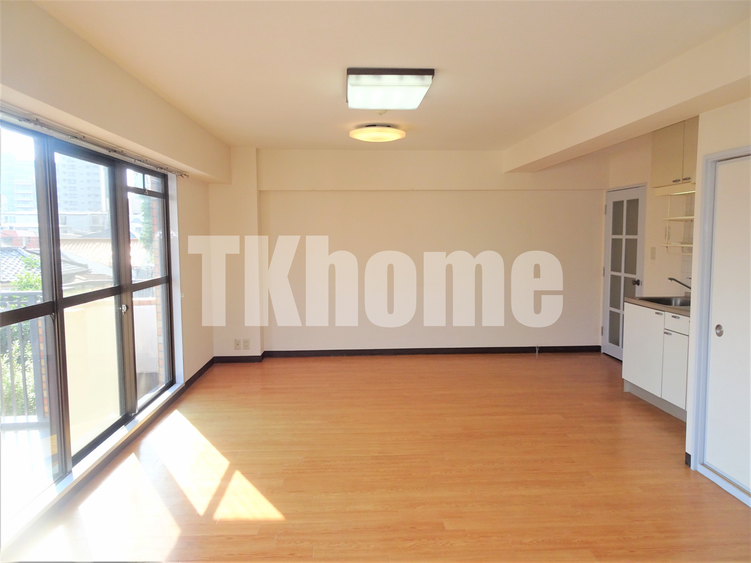 居室・リビング　（同マンション別室・参考）