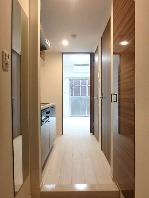 玄関　人感センサー付き玄関