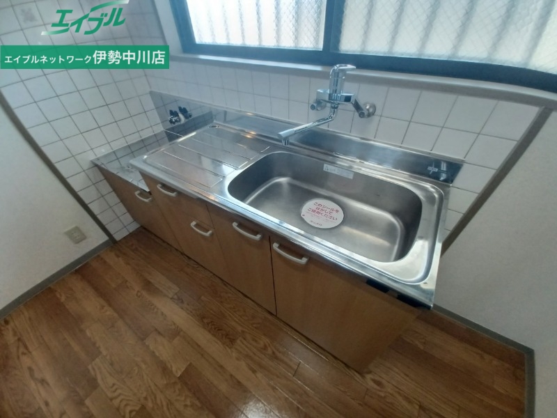 キッチン　同建物の別部屋写真です