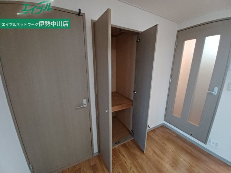収納　同建物の別部屋写真です