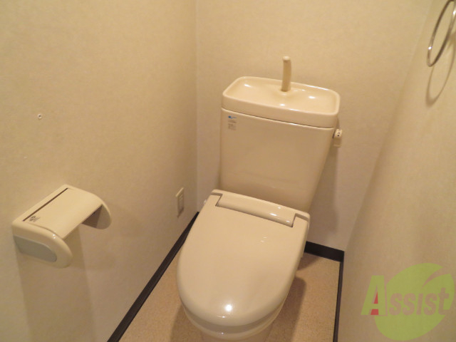 トイレ　ウォシュレット機能がついたトイレです。安心して使用できますね