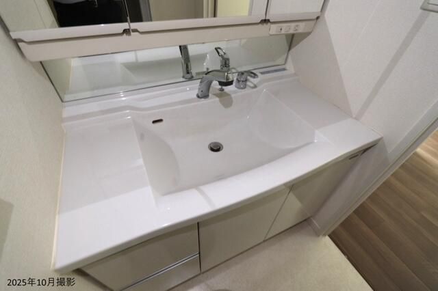 洗面設備　写真は同タイプ住居です。