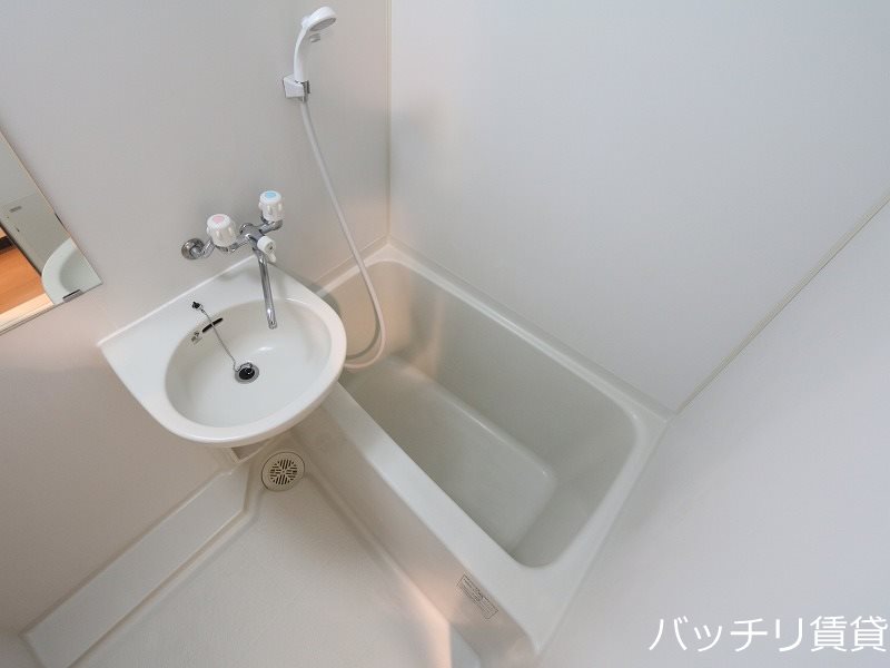 バス・シャワールーム　※同型タイプの為、現状を優先いたします