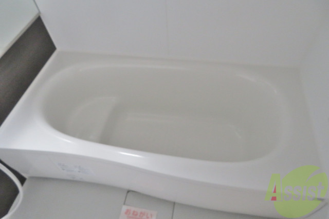 バス・シャワールーム　浴室はとても広々としていました。足も伸ばせる広々空間です！