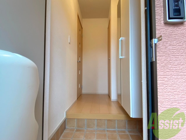 玄関　玄関から見たお部屋です。奥行で広さ伝わりますでしょうか