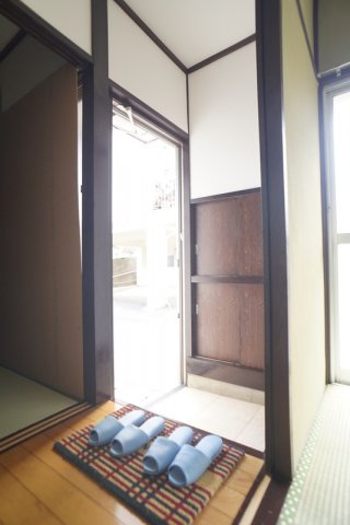 玄関　シューズボックスがある玄関です。