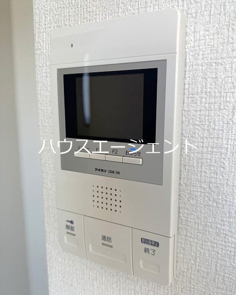 セキュリティ　モニター付きインターホンで来客対応も安心です。