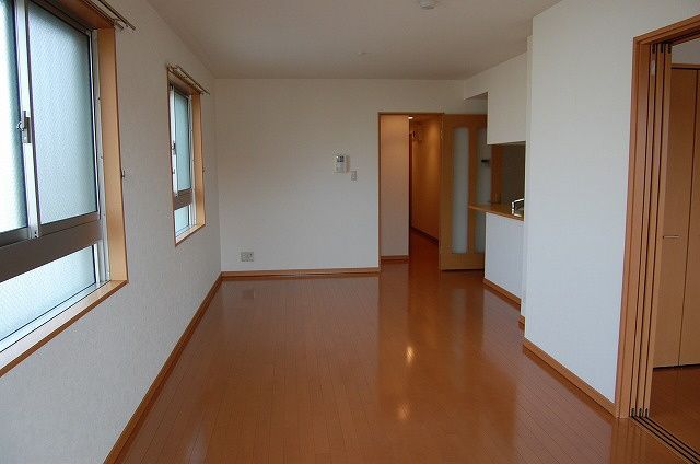 居室・リビング　※同建物同型別のお部屋