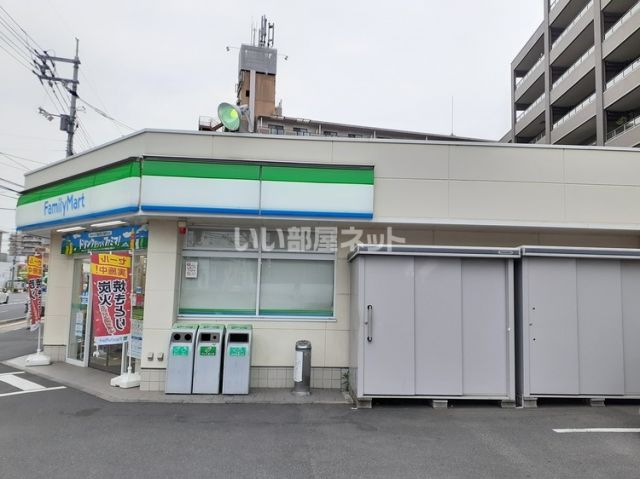 コンビニ　ファミリーマート 原尾島一丁目店（コンビニ）まで611m