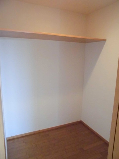 収納　収納力もあるウォークインクロゼット２帖