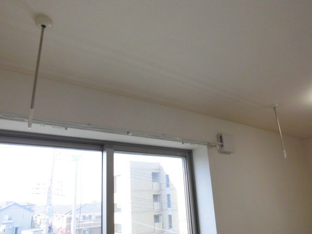 その他部屋・スペース　雨の日も安心　室内物干フック