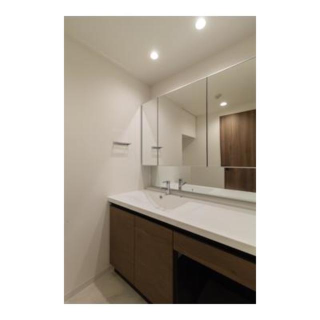 洗面設備　※写真は同タイプ住戸です。