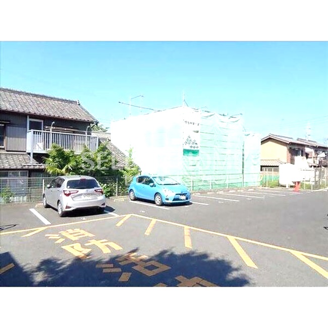駐車場　駐車場に車を止められます