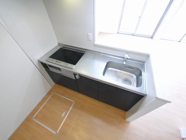 キッチン　コンパクトなキッチンで掃除もラクラク