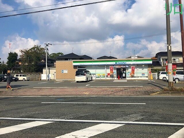 コンビニ　ファミリーマート春日小倉二丁目店（コンビニ）まで374m