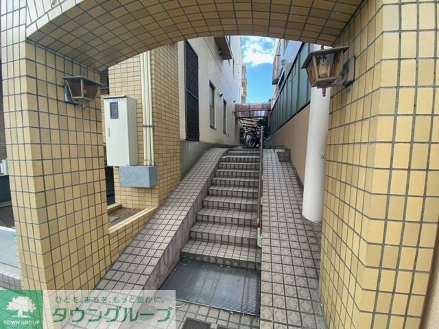 エントランス　部屋探しは株式会社　タウンハウジング　までお気軽にお問合せ…