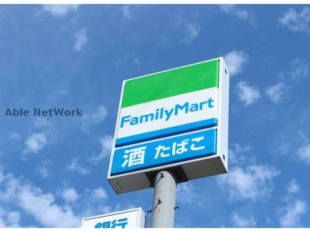 コンビニ　ファミリーマートTSUTAYA新道東駅前店（コンビニ）まで347m