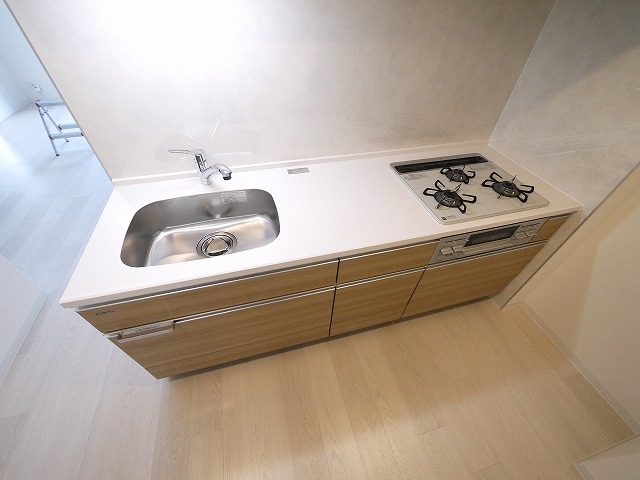 キッチン　３口コンロのシステムキッチンです
