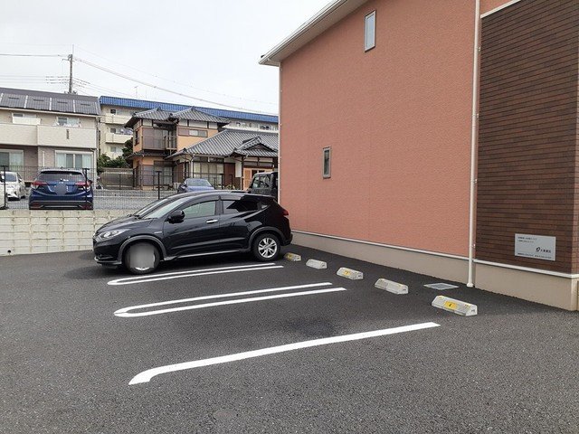 駐車場　駐車場に車を止められます