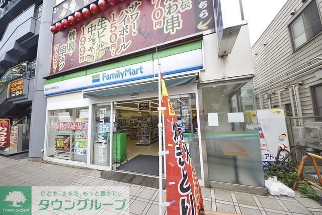 コンビニ　ファミリーマート獨協大学前駅東口店（コンビニ）まで113m