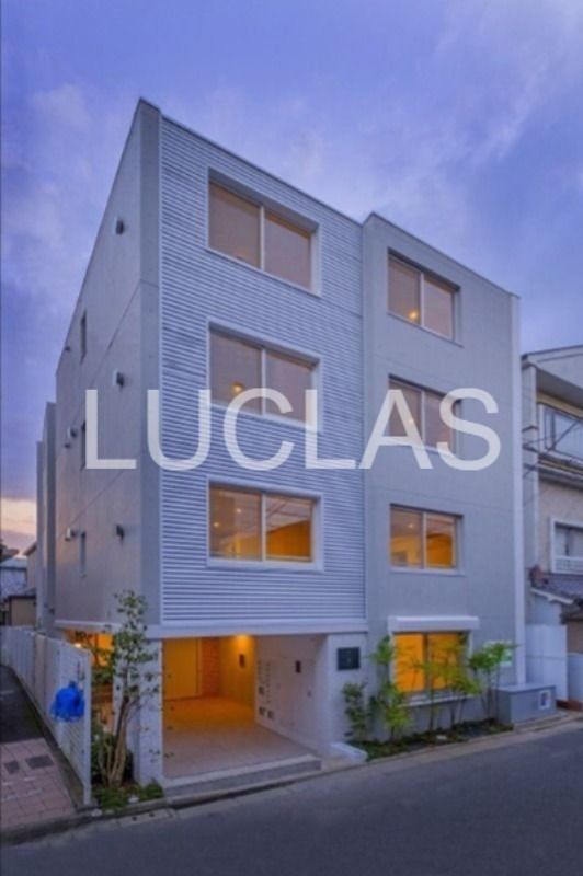 建物外観　『想いの先を照らし出す。』信頼が必要だからこそ、弊社へお任せ