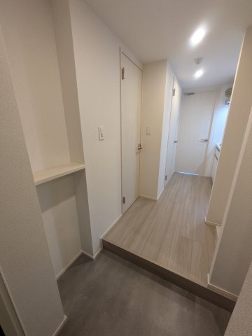 玄関　※同タイプの間取りの反転タイプです。現況優先です。