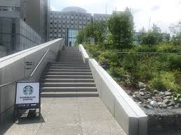 飲食店　スターバックスコーヒー 早稲田大学戸山キャンパス店（飲食店）まで324m
