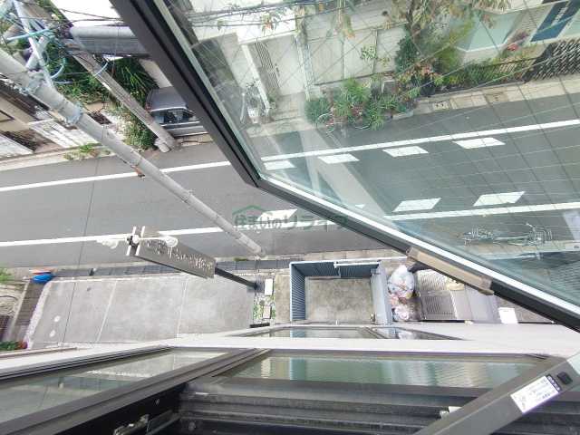 バルコニー　別階層の参考写真になります。