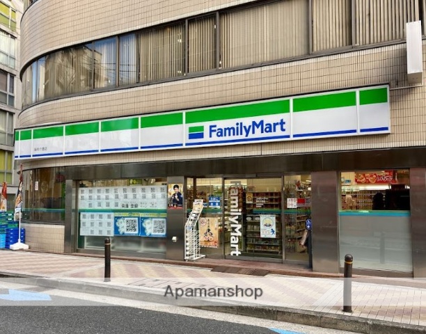 コンビニ　ファミリーマート麻布十番店（コンビニ）まで111m