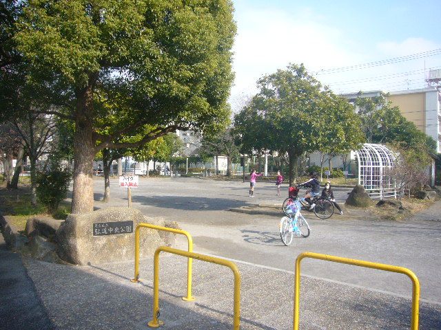 公園　区立弘道中央公園（公園）まで420m