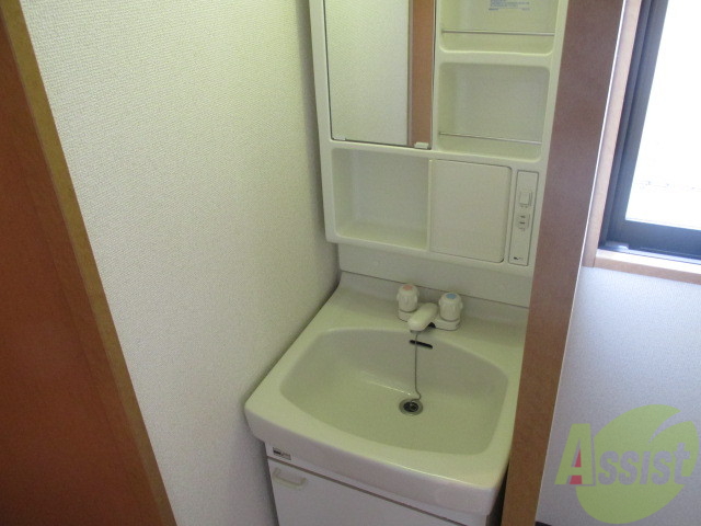 洗面設備　いたって普通の洗面台です。