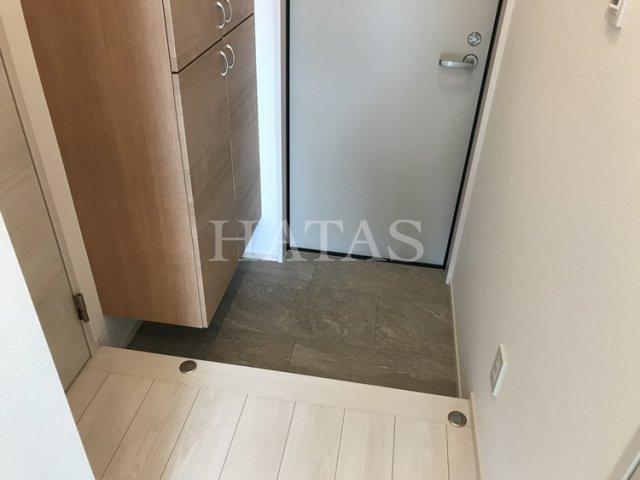 玄関　同物件別部屋です。
