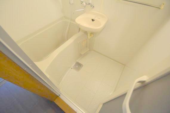 バス・シャワールーム　ゆったりと入るなら、お風呂とトイレとは別々が嬉しいですよね。