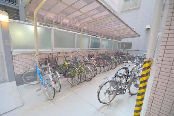 駐車場　あなたの大事な自転車も安心してとめることができますね。