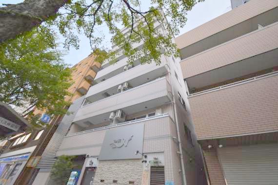 建物外観　落ち着いた色合いの綺麗なマンションです。