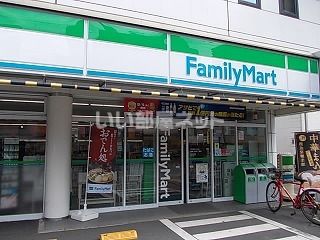 コンビニ　ファミリーマート 高知旭町店（コンビニ）まで579m