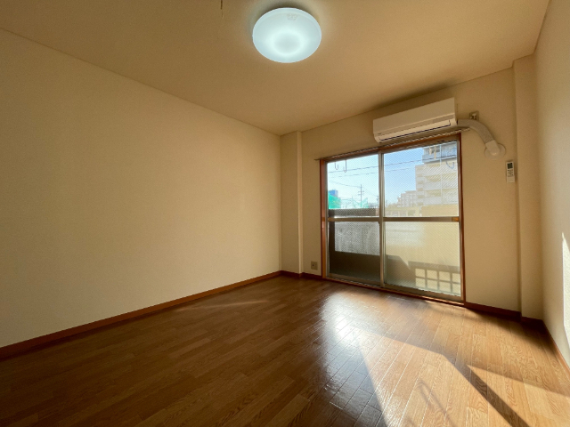 居室・リビング　日当たりの良いお部屋です