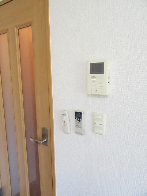 セキュリティ　来客時にお部屋の中から確認できるTVインターホン♪